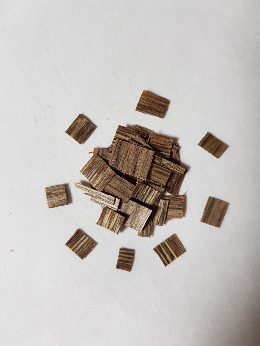 토부 침향 1g  (향들음용)